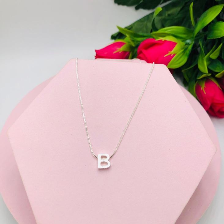 Colar Letra B