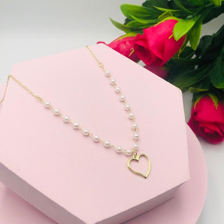 Colar Pérolas com Pingente de Coração