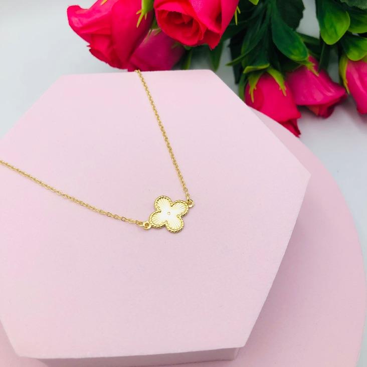 Colar trevo inspiração Virgínia