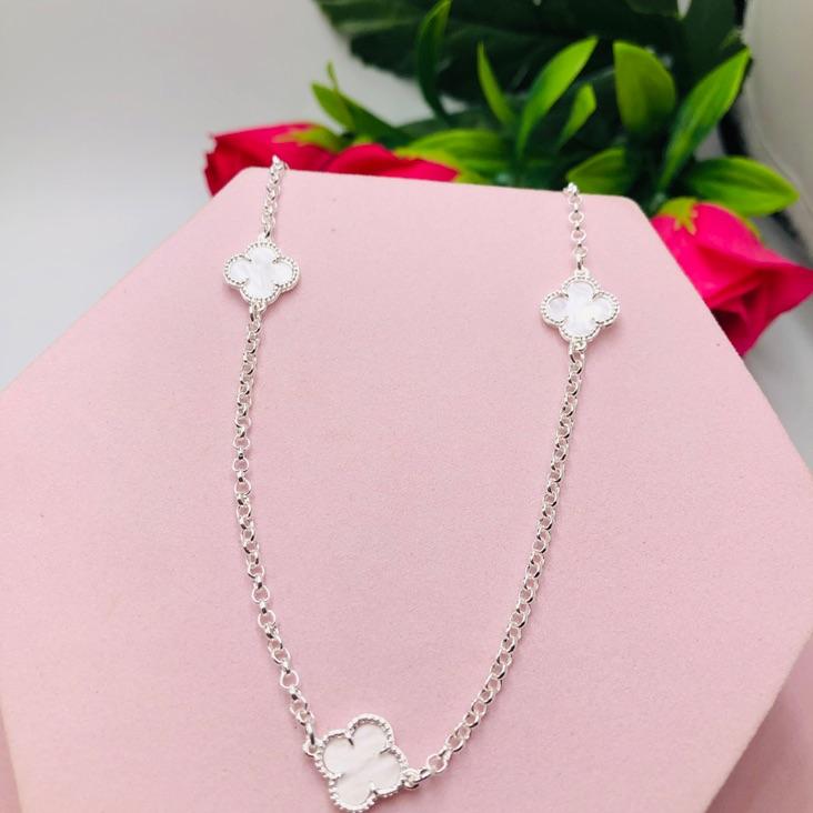 Colar Trevos Brancos