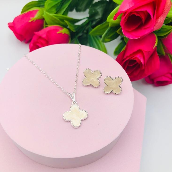 Conjunto Trevo Branco