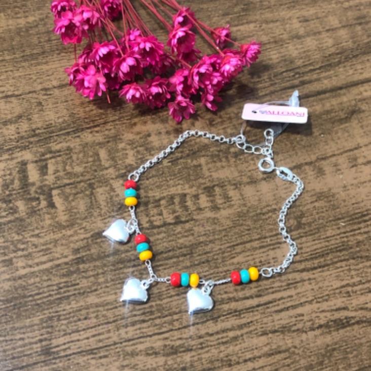 Pulseira Colorida com Pingentes de Corações