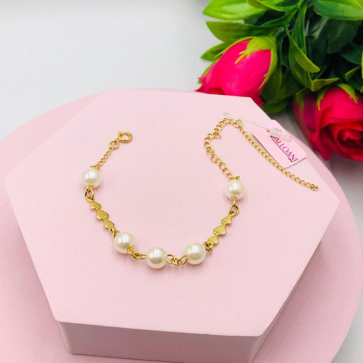 Pulseira com pérolas e corações