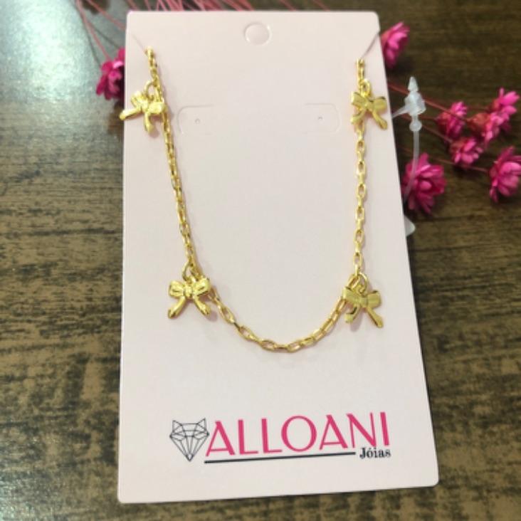 Pulseira com pingentes de lacinhos