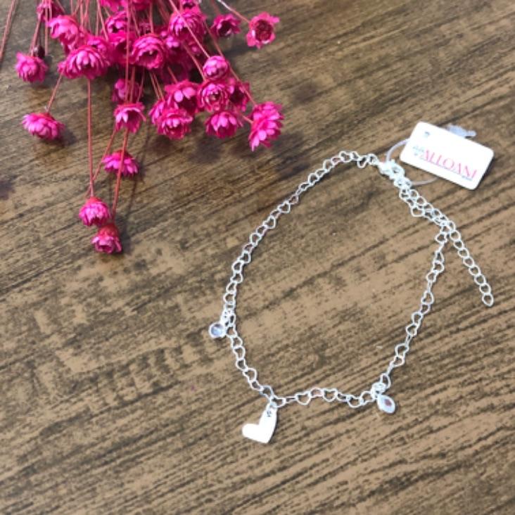 Pulseira Corações com Pingente de Coração e Ponto de Luz