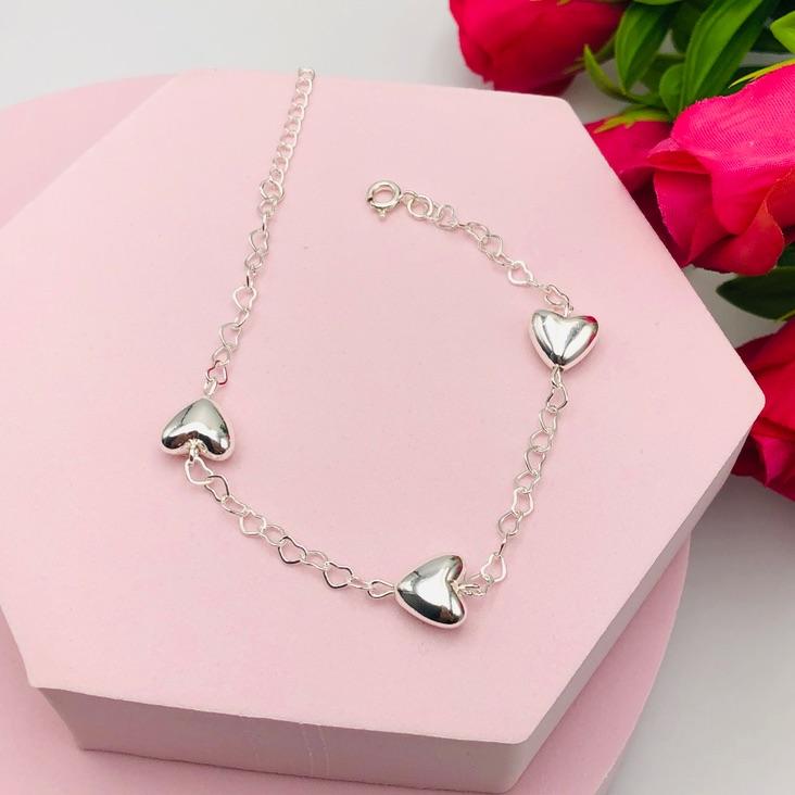 Pulseira Corrente Corações e Pingentes de Corações