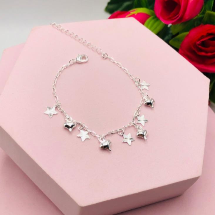 Pulseira Pingentes Coração e Estrelas