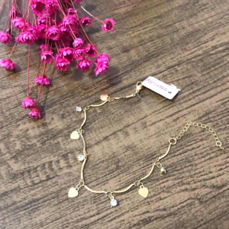 Pulseira Pingentes Corações e Ponto de Luz