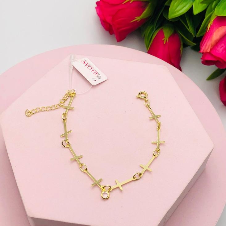 Pulseira Pingentes Cruz e Ponto de Luz