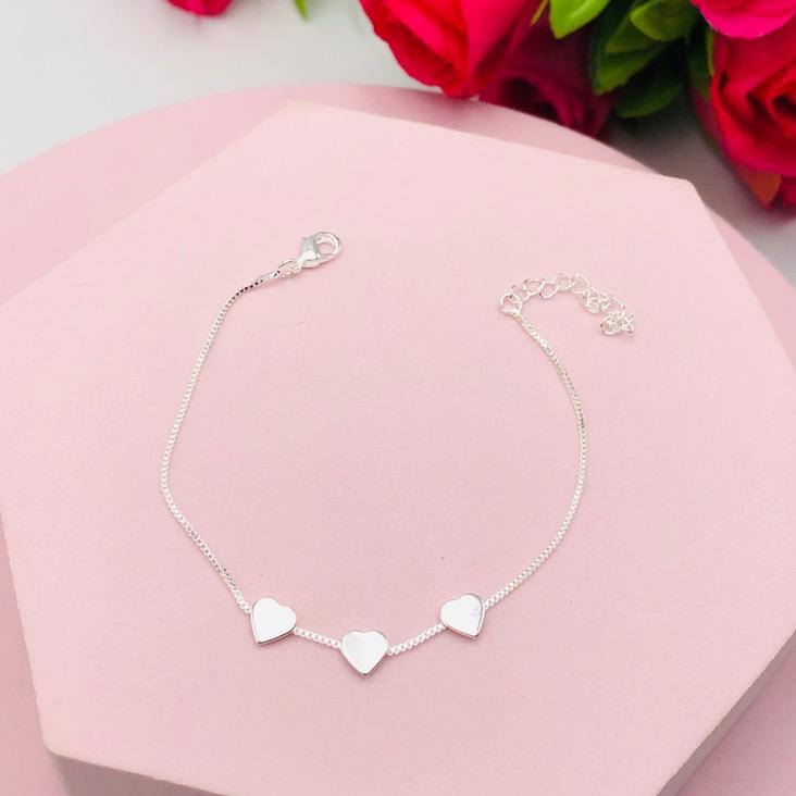 Pulseira três corações