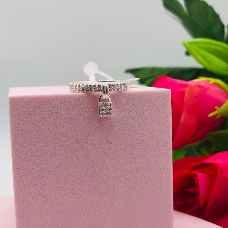 Anel Cravejado com Cadeado Pedurado N°13