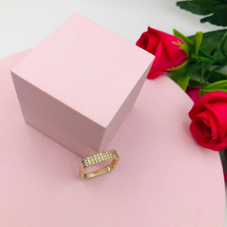 Anel Cravejado Quadrado N 19