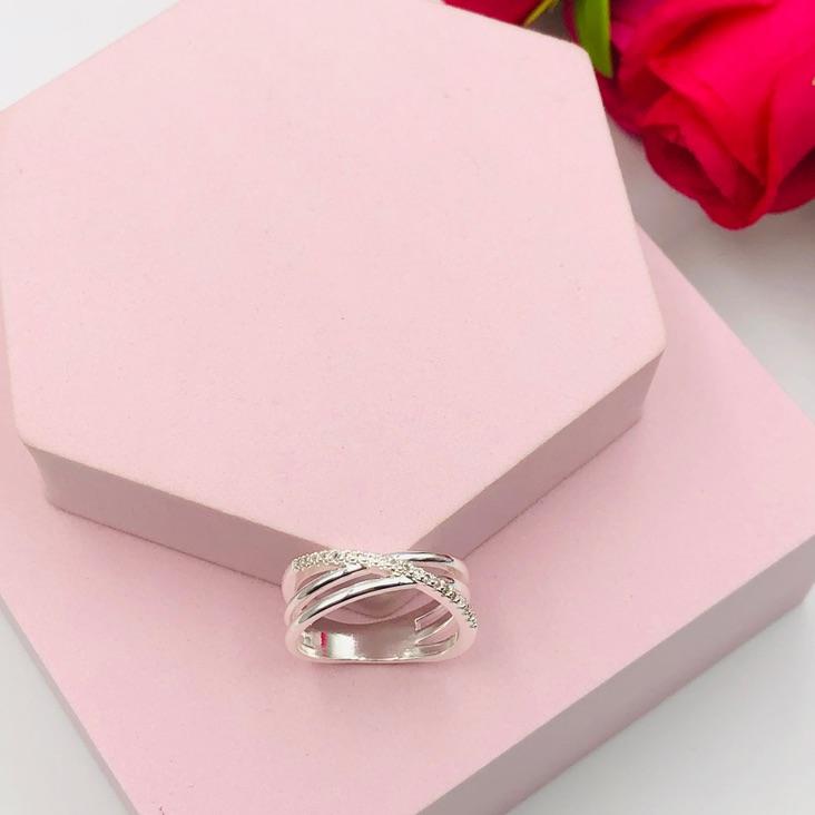 Anel de Três Linhas com uma Cravejado N18