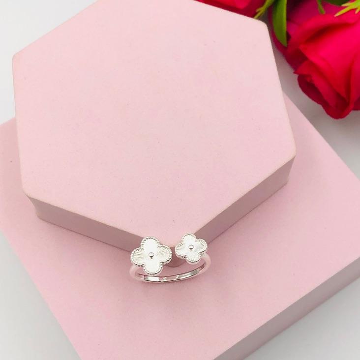 Anel Dois Trevos N 24