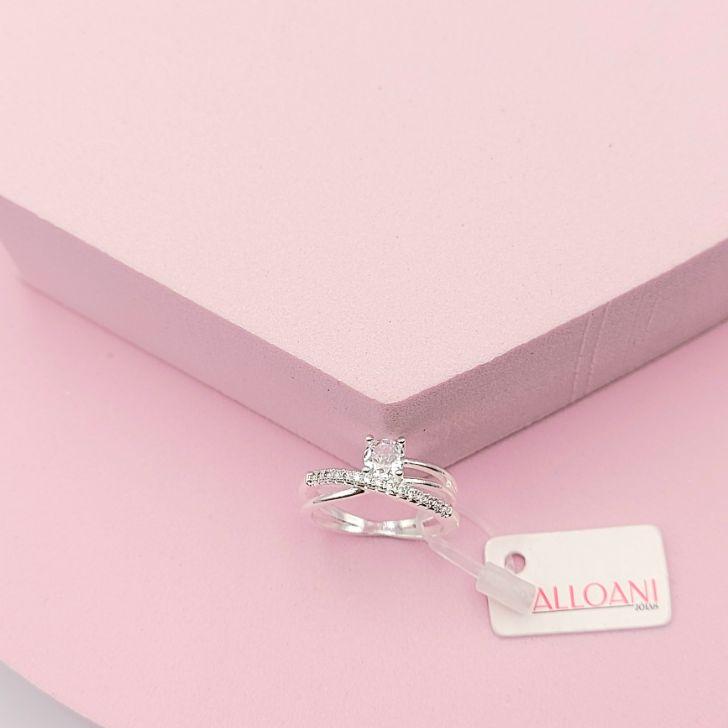 Anel Entrelaçado Cravejado com Uma Pedra Cristal N°15