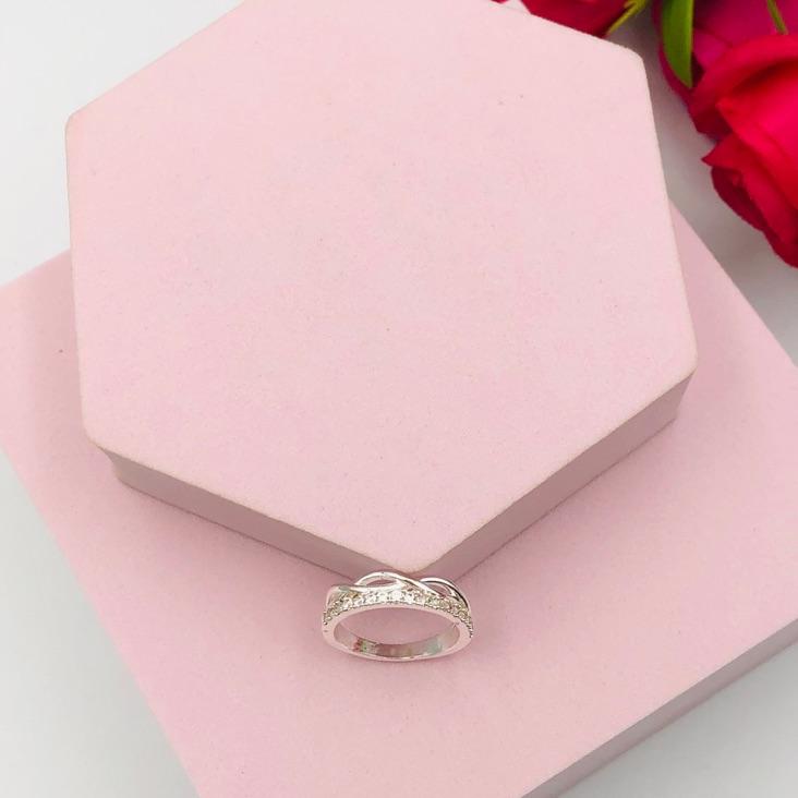 Anel Entrelaçado e Cravejado N13