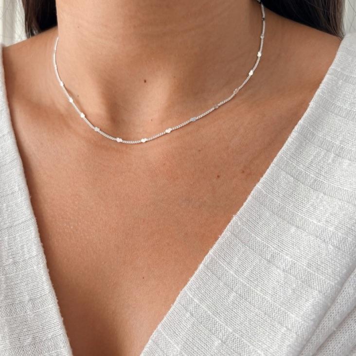 Colar choker coração mini intercalado