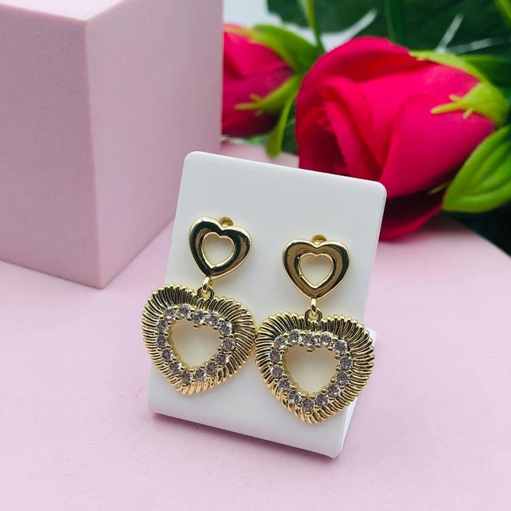 Brinco Pendurado Coração Cravejado