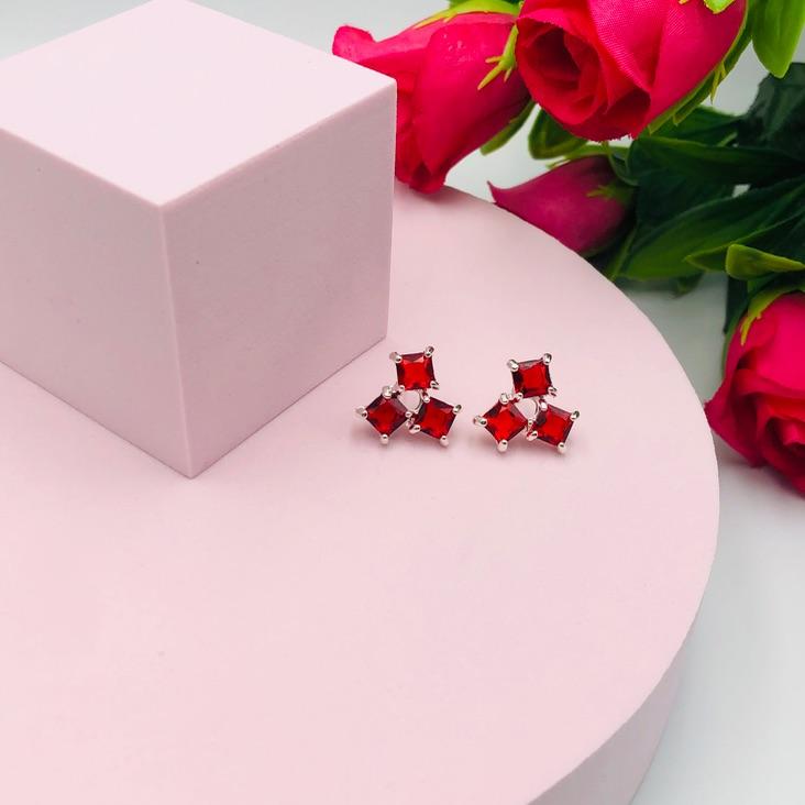 Brinco Três Pedras Vermelha