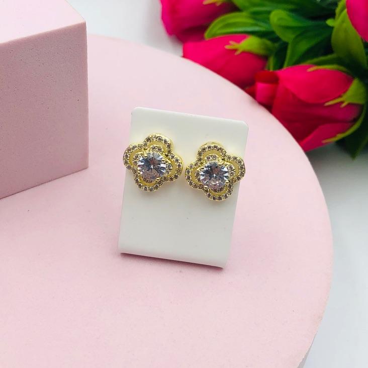 Brinco Trevo Cravejado