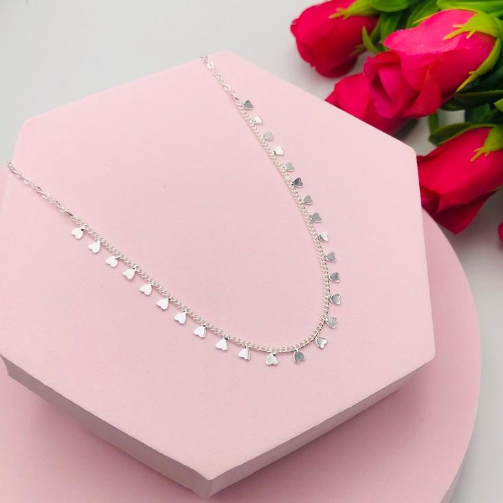 Colar Choker de Corações Pendurados