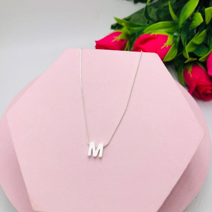 Colar Letra M