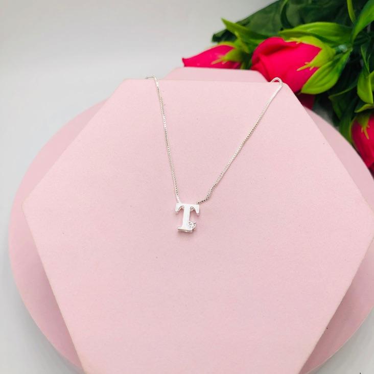 Colar Letra T