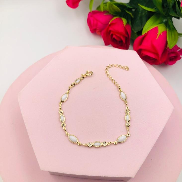 Pulseira Pedras Brancas com Ponto de Luz