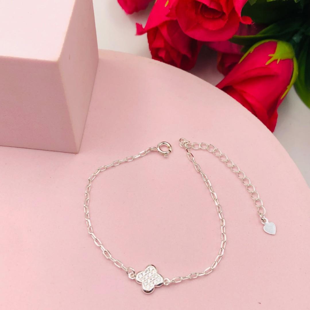 Pulseira Cartier com Pingente Trevo Cravejado
